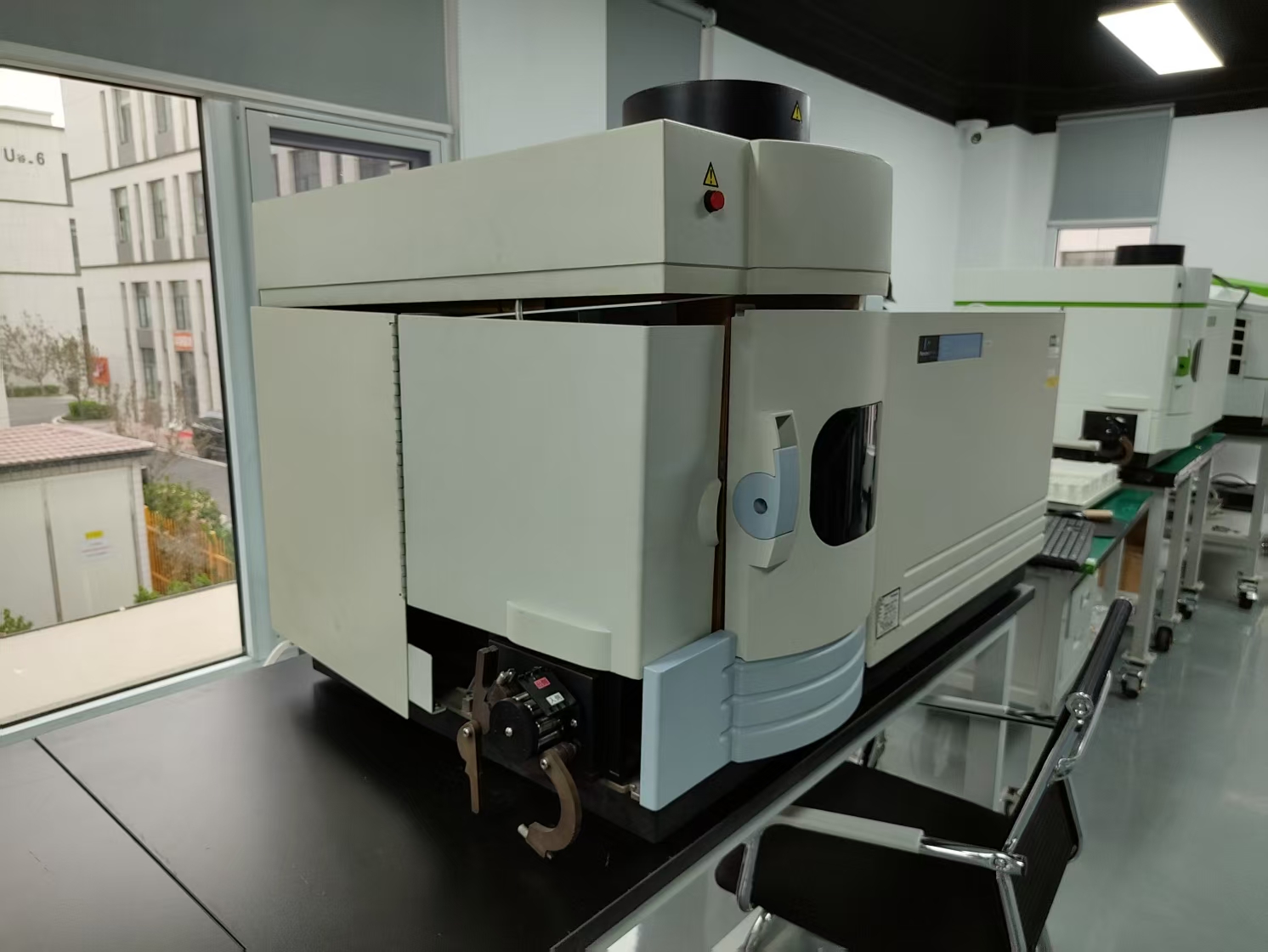 1745811134986259.jpg PE2100DV荧光分光光度计.jpg